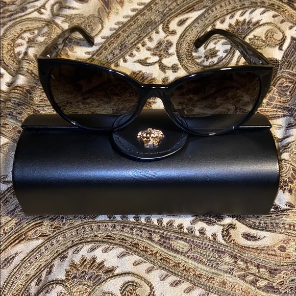 🎈3 DAY SALE 🎈Versace Medusa Cat-Eye Sunglasses🎈 - Picture 2 of 8
